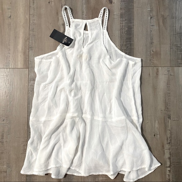 NWT HOLLISTER White flowy T-Top. 🌸💕 - Picture 4 of 5